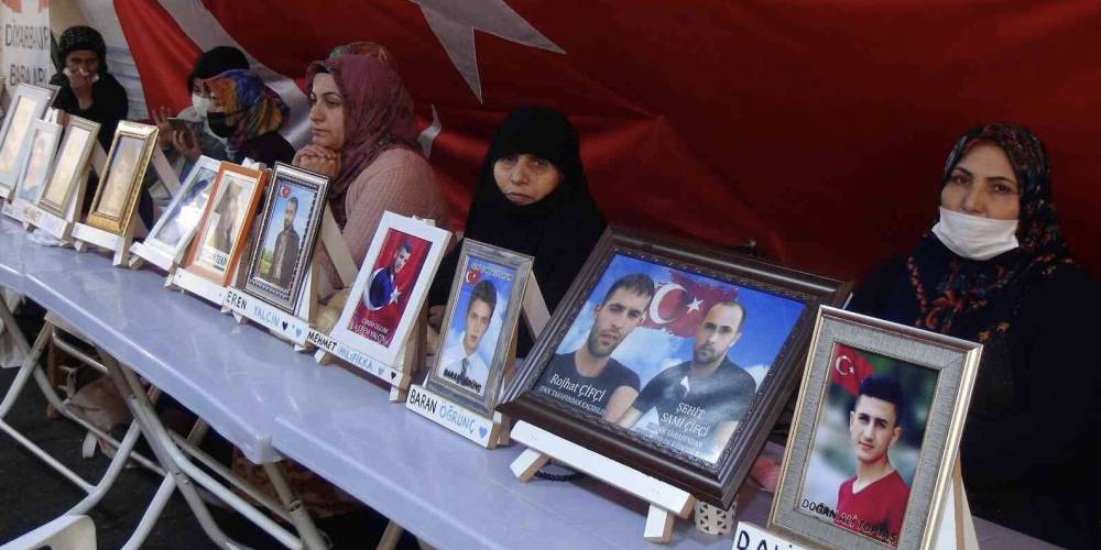 Annelerini evlatlarından ayıran HDP ve PKK ortaklığına karşı ailelerin nöbeti devam ediyor